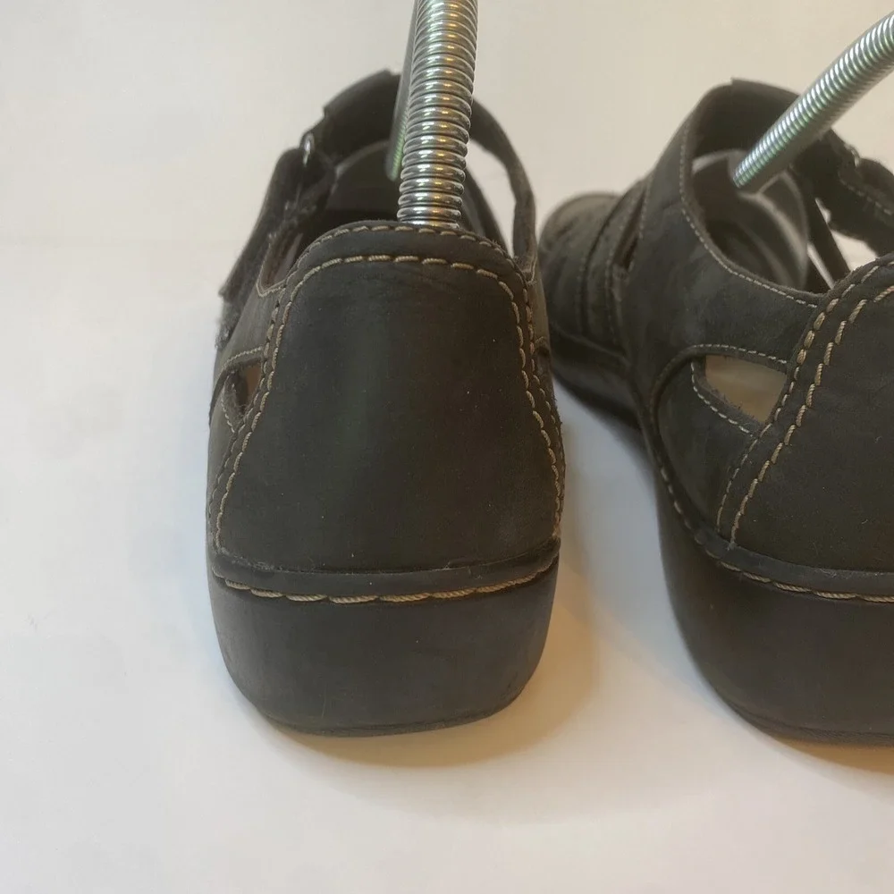 Collection by Clarks Mary Jane Flats Women's Size 9M. Brown Leather Womans Flats